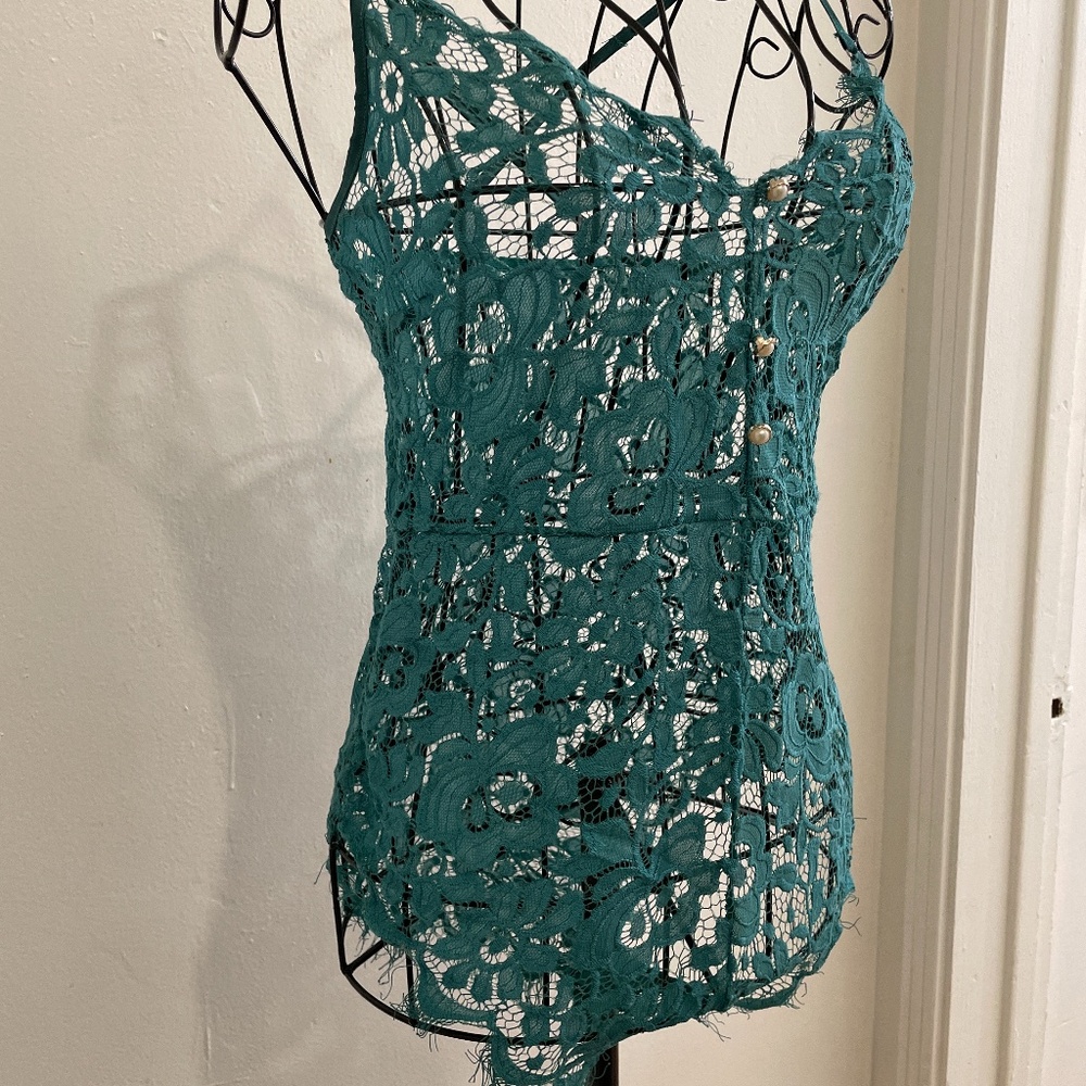 Poison Ivy Halloween costume: Green floral lace bodysuit